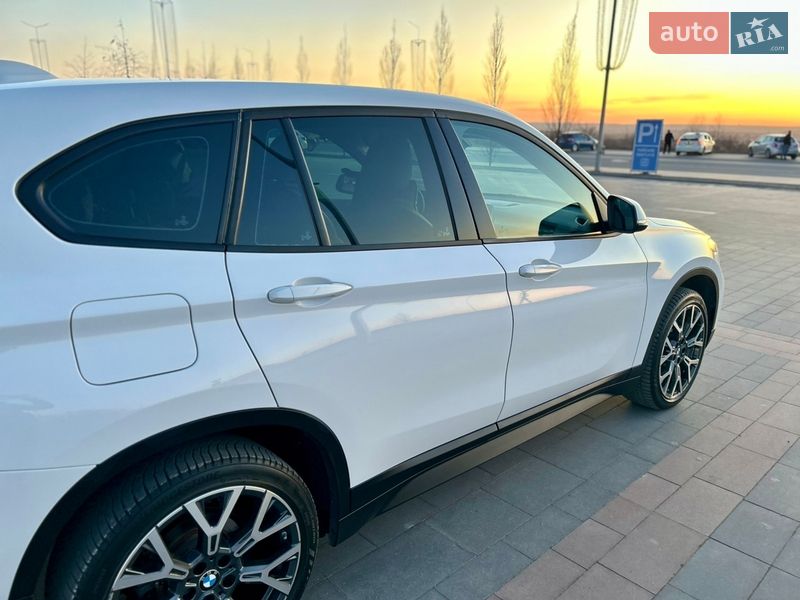 Внедорожник / Кроссовер BMW X1 2017 в Одессе