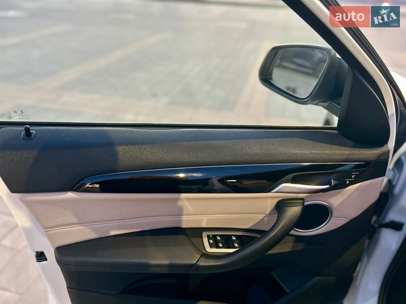 Внедорожник / Кроссовер BMW X1 2017 в Одессе