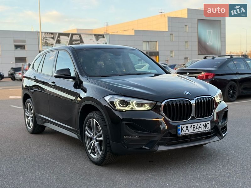 Внедорожник / Кроссовер BMW X1 2022 в Киеве