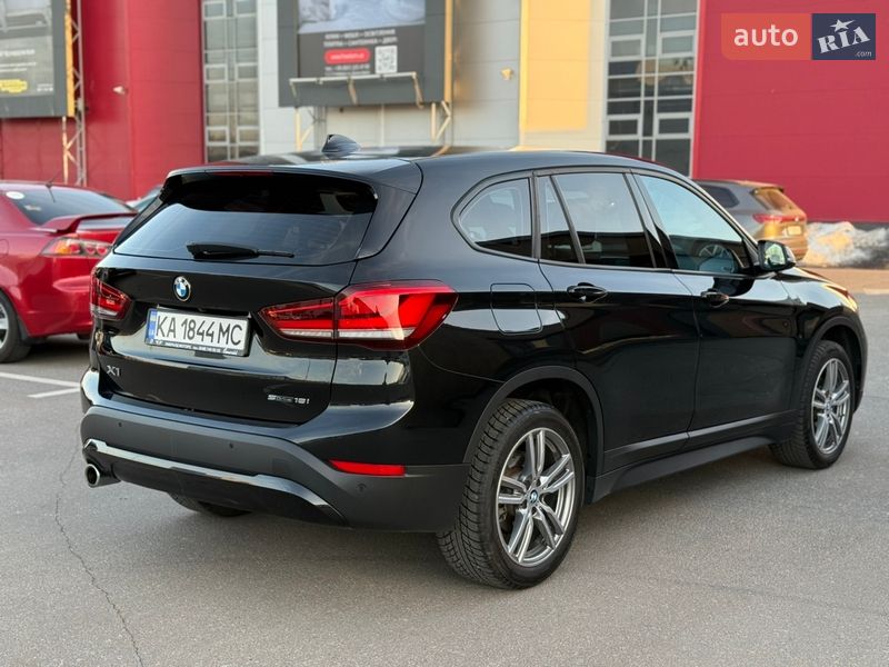 Внедорожник / Кроссовер BMW X1 2022 в Киеве