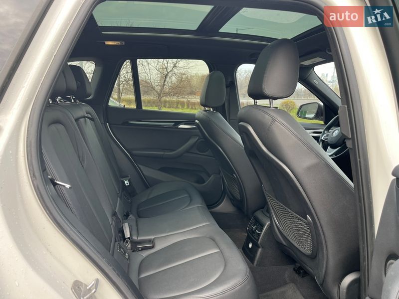 Внедорожник / Кроссовер BMW X1 2016 в Киеве