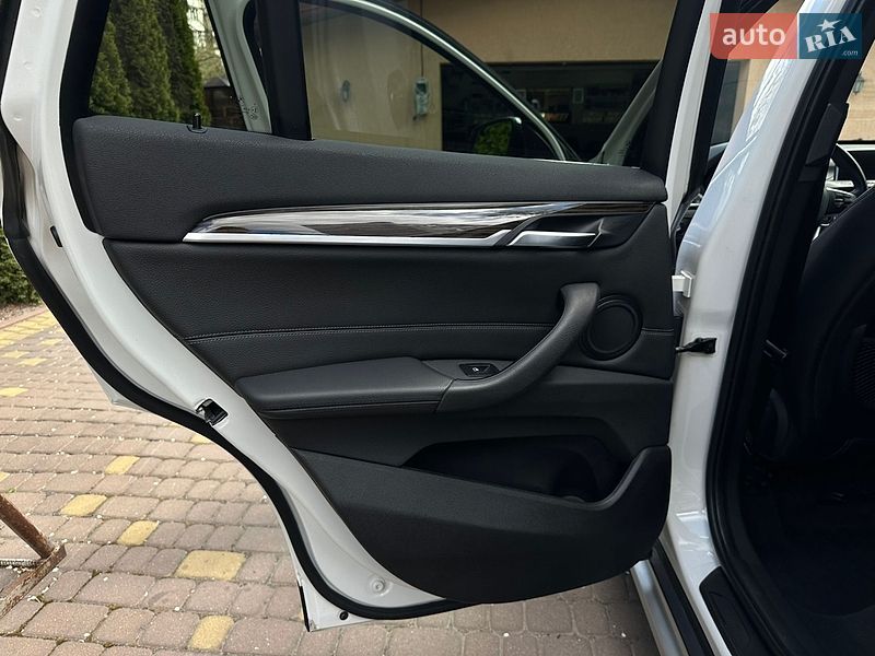 Внедорожник / Кроссовер BMW X1 2016 в Львове