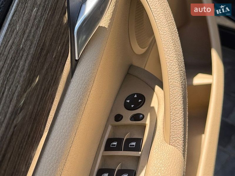 Внедорожник / Кроссовер BMW X1 2014 в Обухове