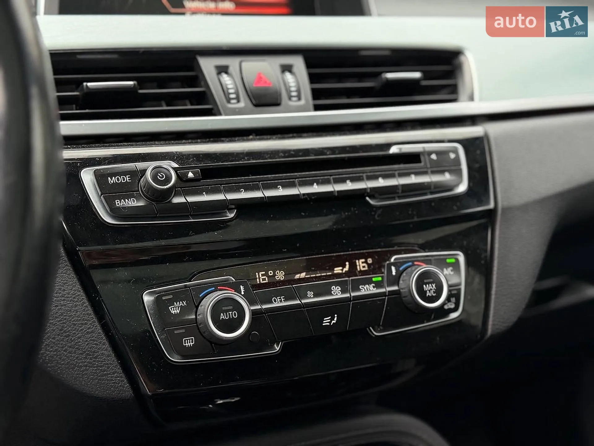 2016 BMW X1 - мініатюра 18