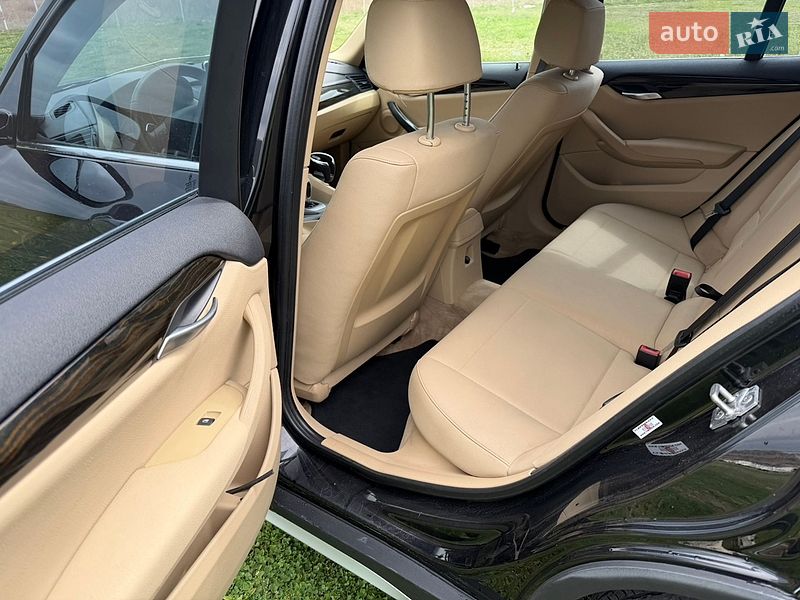 Внедорожник / Кроссовер BMW X1 2012 в Луцке
