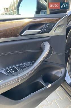 Внедорожник / Кроссовер BMW X3 2018 в 