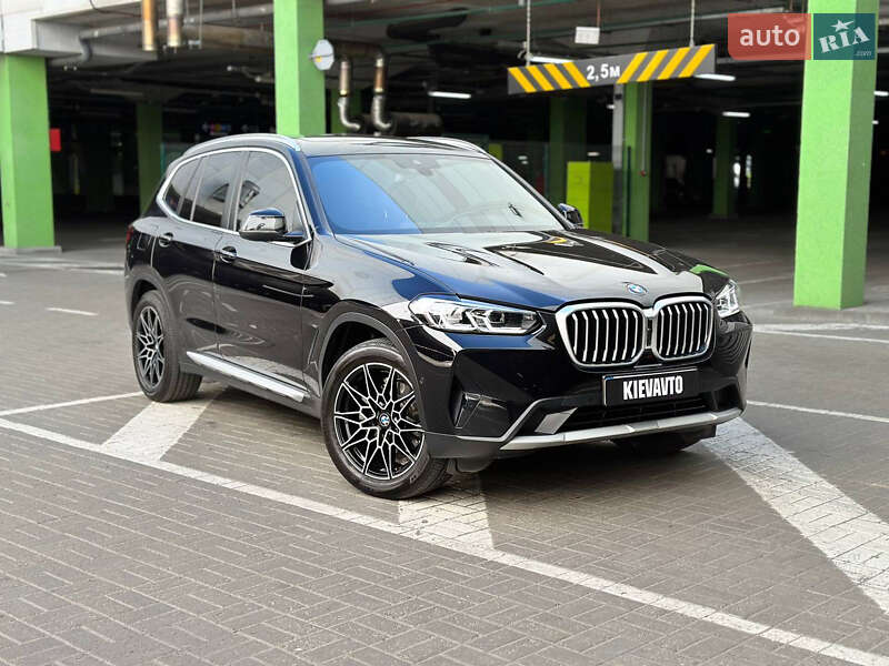 Позашляховик / Кросовер BMW X3 2023 в 