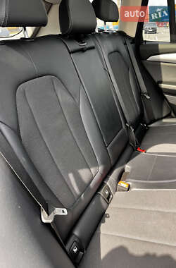 Позашляховик / Кросовер BMW X3 2021 в 