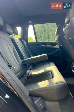 Внедорожник / Кроссовер BMW X3 2019 в 