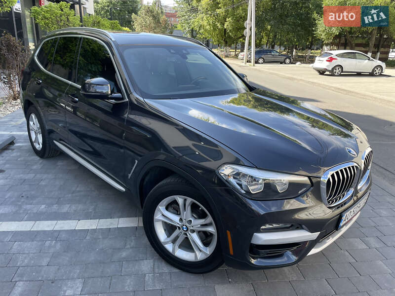 Внедорожник / Кроссовер BMW X3 2018 в 