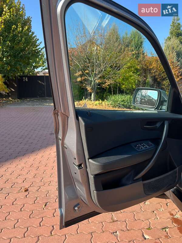 Внедорожник / Кроссовер BMW X3 2004 в Черновцах