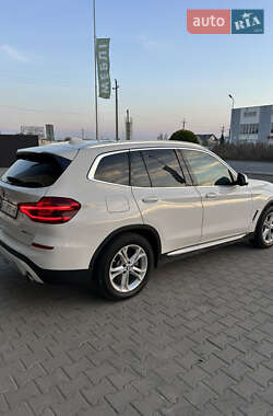 Внедорожник / Кроссовер BMW X3 2018 в 