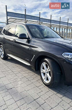 Внедорожник / Кроссовер BMW X3 2018 в 