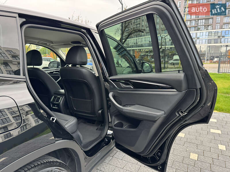 Внедорожник / Кроссовер BMW X3 2018 в Ужгороде