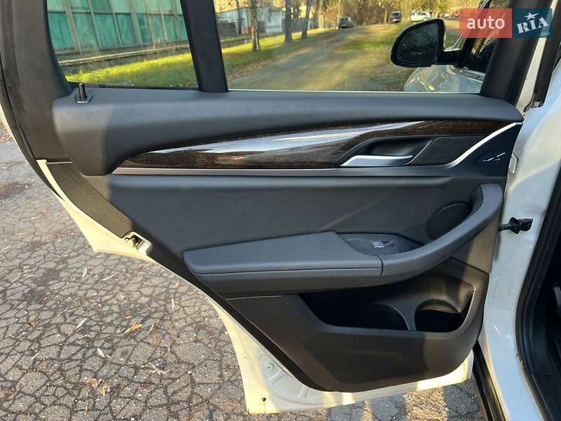 Внедорожник / Кроссовер BMW X3 2019 в Киеве