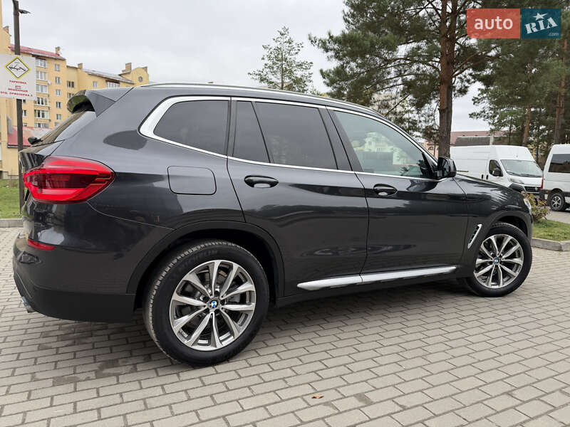 Внедорожник / Кроссовер BMW X3 2019 в Новояворовске