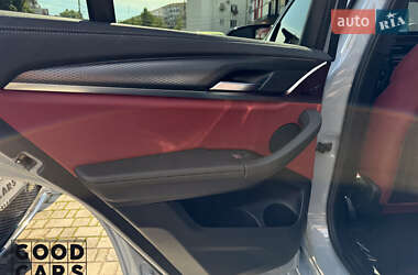 Позашляховик / Кросовер BMW X4 2022 в 