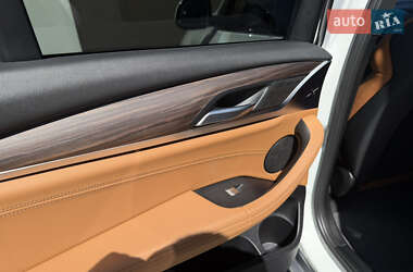 Позашляховик / Кросовер BMW X4 2021 в 