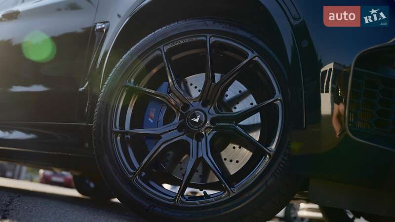 Внедорожник / Кроссовер BMW X5 M 2018 в Вишневом