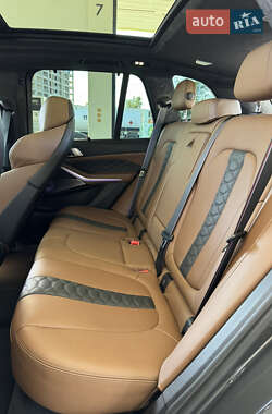 Позашляховик / Кросовер BMW X5 M 2022 в 