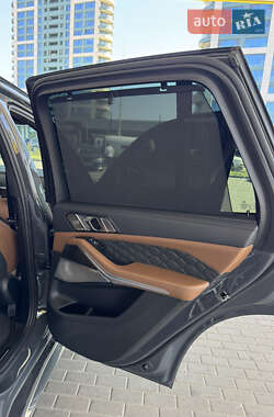 Позашляховик / Кросовер BMW X5 M 2022 в 