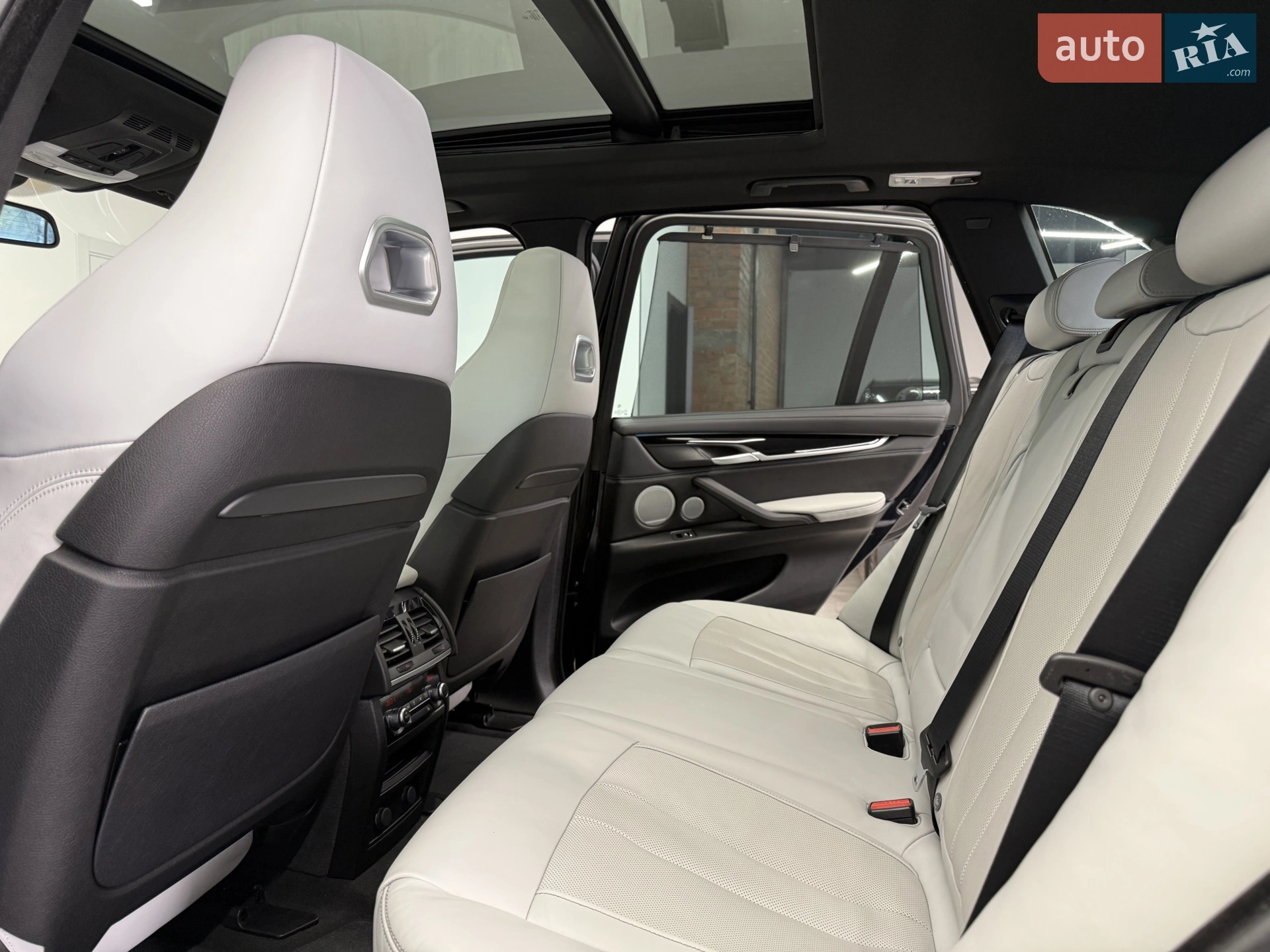 2016 BMW X5 M - мініатюра 38