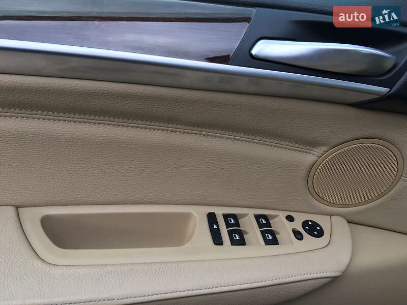 Внедорожник / Кроссовер BMW X5 2012 в Бродах