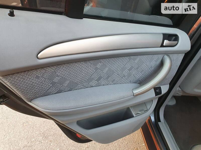 Позашляховик / Кросовер BMW X5 2001 в Чернівцях фото 44 Позашляховик / Кросовер BMW X5 2001 в Чернівцях