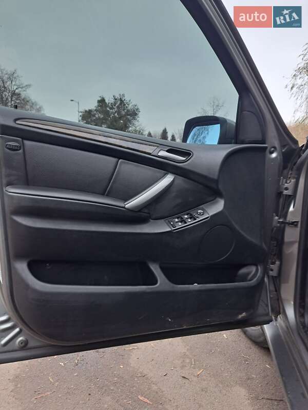 Внедорожник / Кроссовер BMW X5 2004 в Ровно
