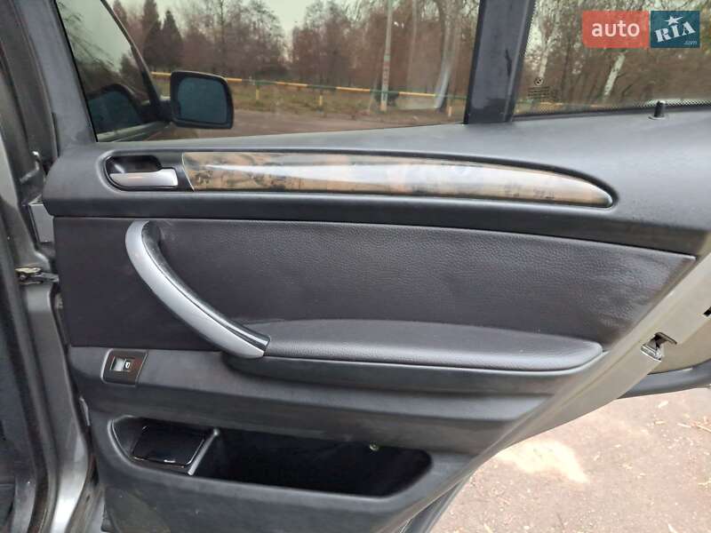 Внедорожник / Кроссовер BMW X5 2004 в Ровно