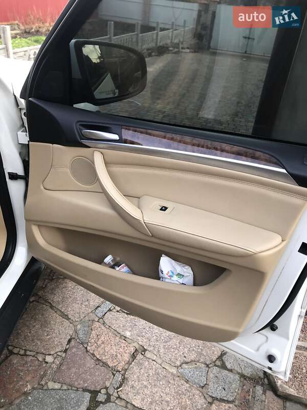 Внедорожник / Кроссовер BMW X5 2011 в Городище