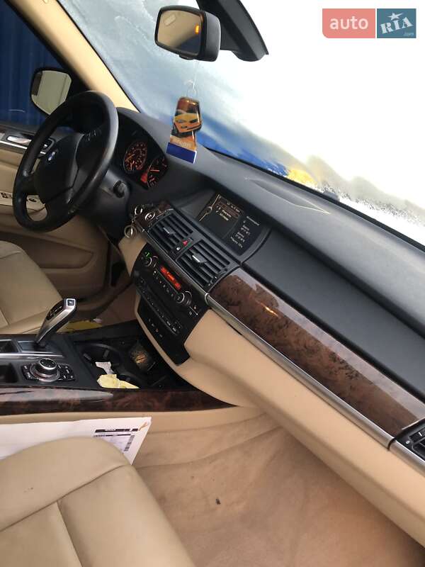 Внедорожник / Кроссовер BMW X5 2011 в Городище