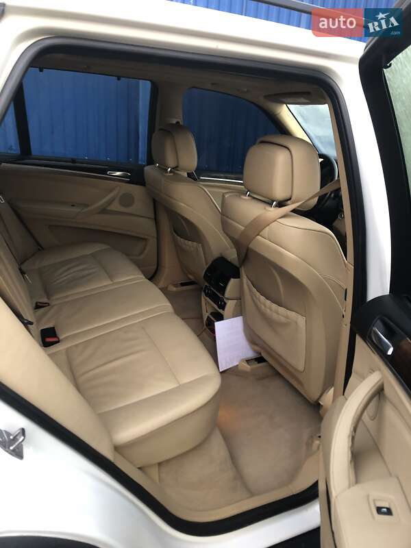 Внедорожник / Кроссовер BMW X5 2011 в Городище