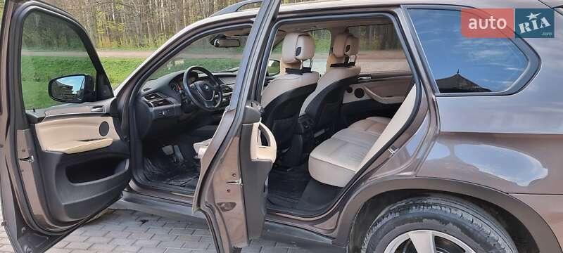 Внедорожник / Кроссовер BMW X5 2010 в Черновцах