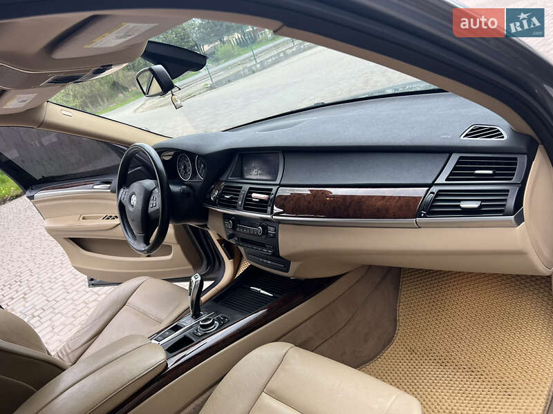 Внедорожник / Кроссовер BMW X5 2011 в Долине