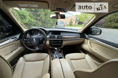 Внедорожник / Кроссовер BMW X5 2010 в Гусятине