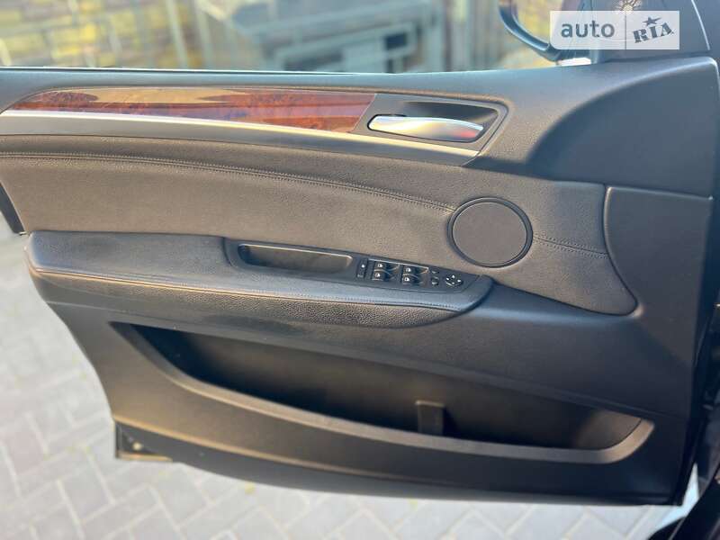 Позашляховик / Кросовер BMW X5 2011 в Луцьку