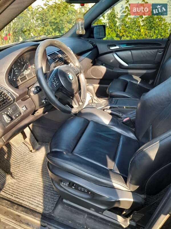 Внедорожник / Кроссовер BMW X5 2000 в Черноморске