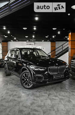 Внедорожник / Кроссовер BMW X5 2021 в 