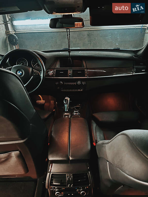 Позашляховик / Кросовер BMW X5 2011 в Нововолинську
