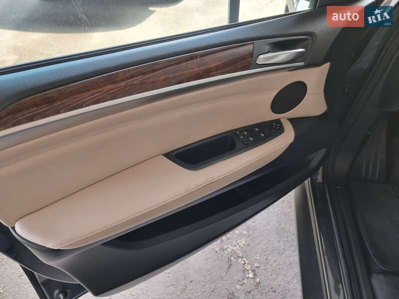 Позашляховик / Кросовер BMW X5 2011 в Краснограді