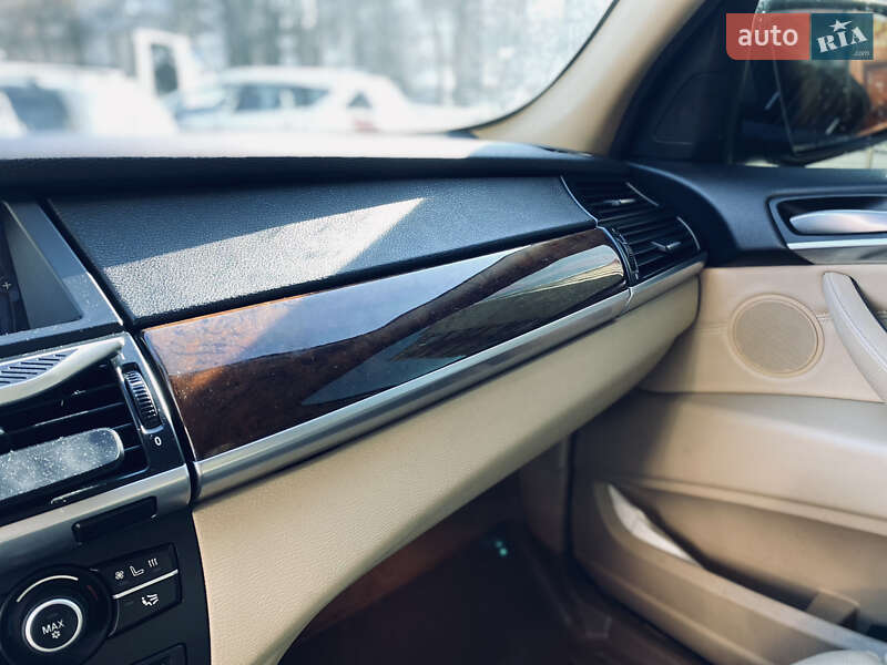 Внедорожник / Кроссовер BMW X5 2010 в Хмельницком