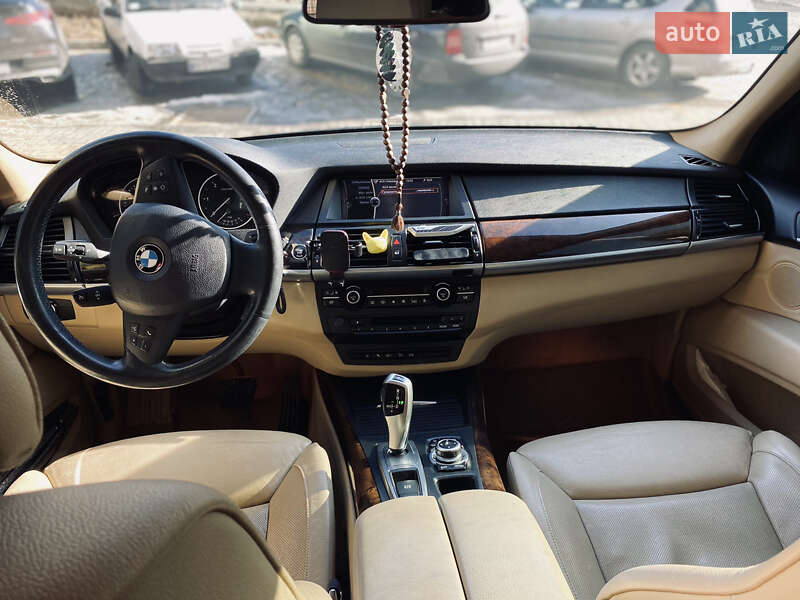 Внедорожник / Кроссовер BMW X5 2010 в Хмельницком