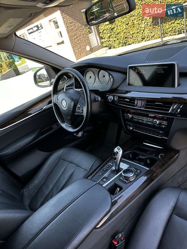 Позашляховик / Кросовер BMW X5 2014 в Чернівцях