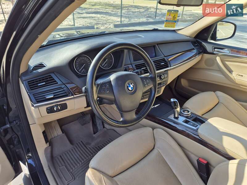 Внедорожник / Кроссовер BMW X5 2010 в Запорожье