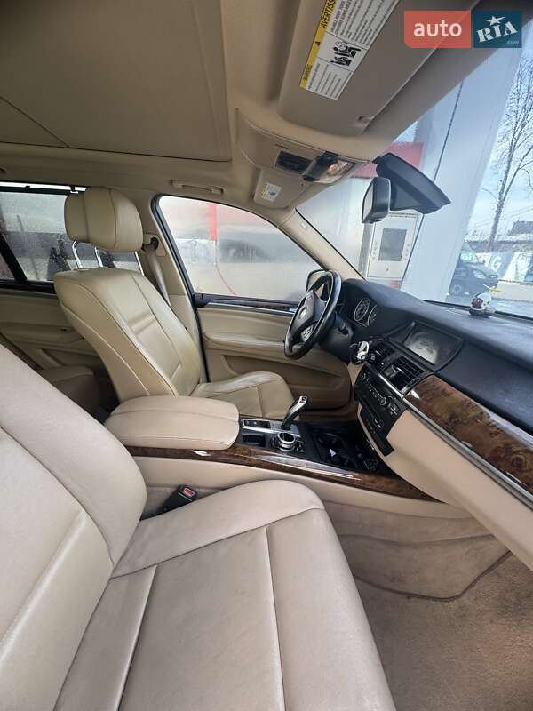 Позашляховик / Кросовер BMW X5 2010 в Чернівцях
