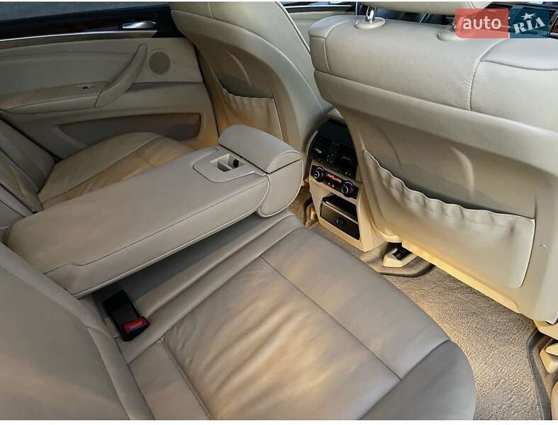 Позашляховик / Кросовер BMW X5 2010 в Чернівцях