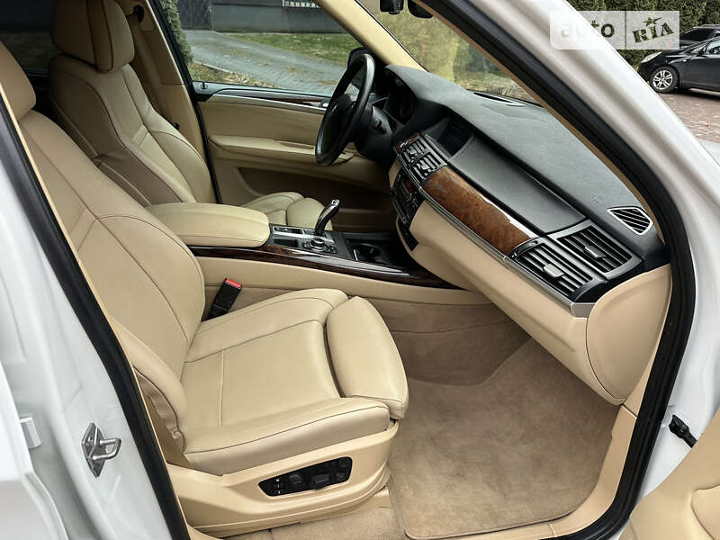 Позашляховик / Кросовер BMW X5 2012 в Рівному