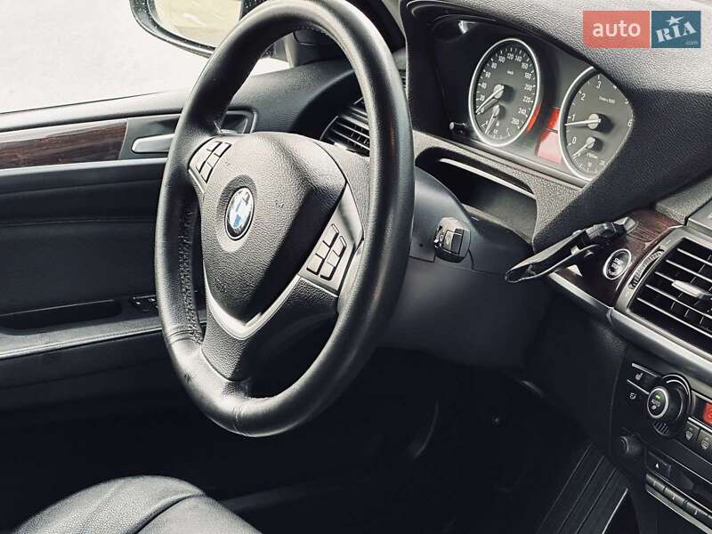 Внедорожник / Кроссовер BMW X5 2011 в Киеве