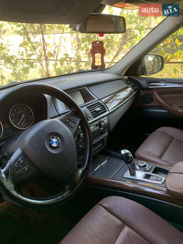 Внедорожник / Кроссовер BMW X5 2010 в Бобринце